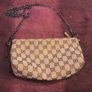 SOLD ******* Gucci shoulder pouch